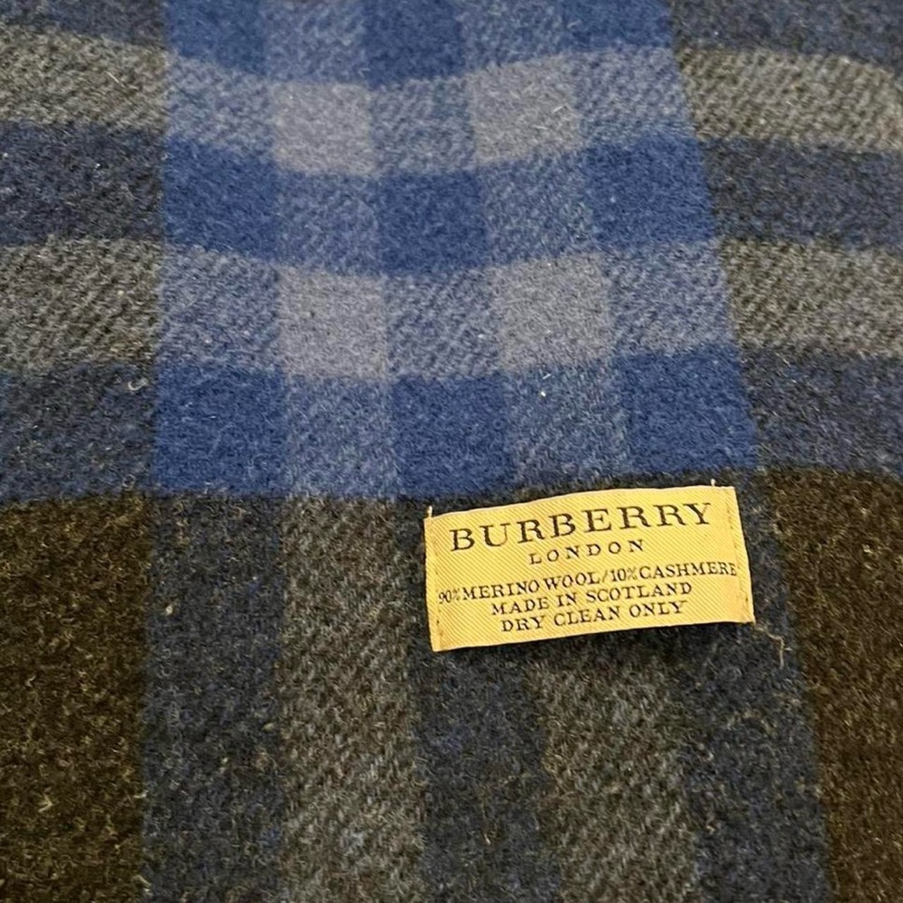 Vintage Burberry Helene Shawl blue gray plaid wool oversized scarf - Picture 5 of 12